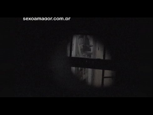 ❤️ Blondie se fait secrètement filmer par un voyeur du quartier caché derrière des briques creuses. Porno vk at fr.assistirhentai.ru